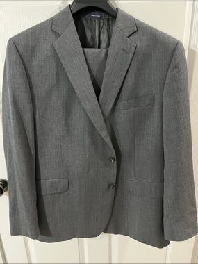 Stafford Men's Gray Two-Button Suit Jacket & Pants 44 x 32